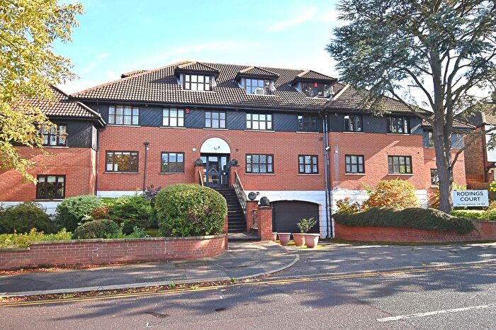 1 Bedroom Flat For Sale In The Avenue, Highams Park, London., E4