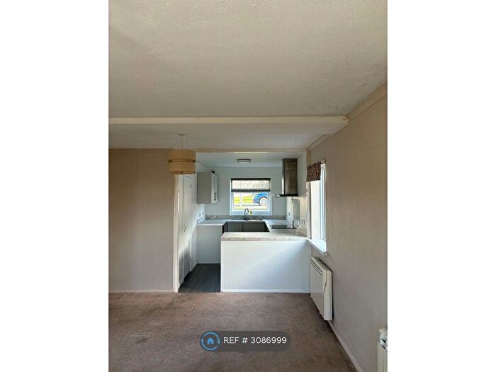 3 Bedroom Flat To Rent In Livermead, Torquay, TQ2