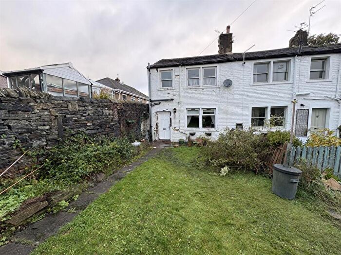 2 Bedroom Semi-Detached House For Sale In Ramsden Place, Clayton, Bradford, BD14