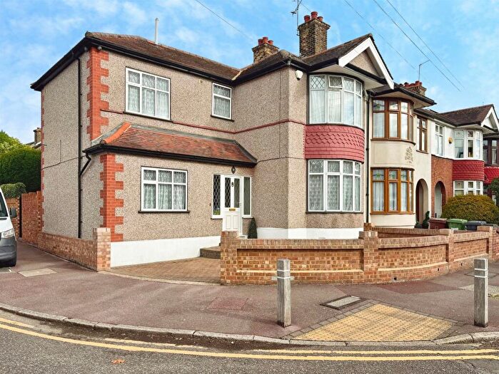 4 Bedroom End Of Terrace House For Sale In Woodbridge Road, Barking, IG11