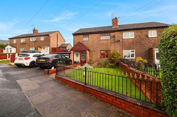 4 Bedroom Semi-Detached House For Sale In Fields Crescent, Hollingworth, SK14