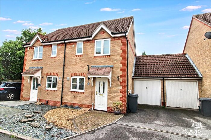 2 Bedroom Semi-Detached House For Sale In Meadowsweet Cl, Thatcham, RG18