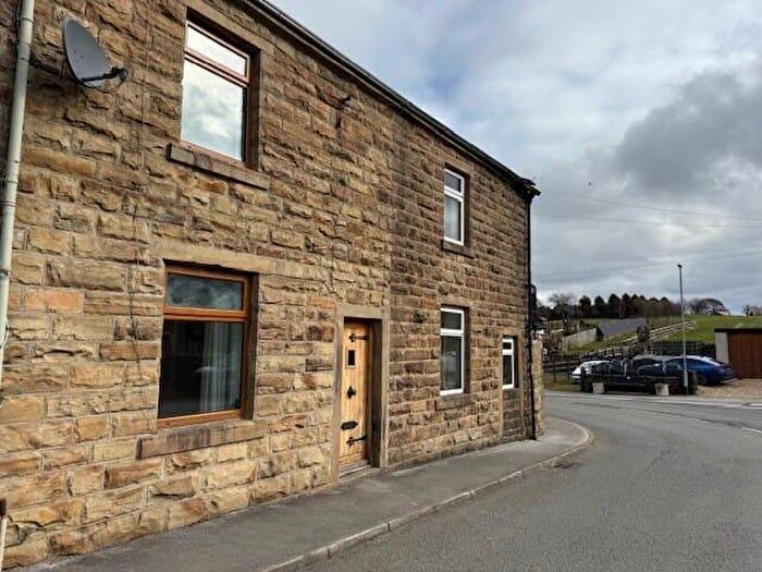 2 Bedroom Cottage To Rent In Halifax Road, Briercliffe, Burnley, BB10