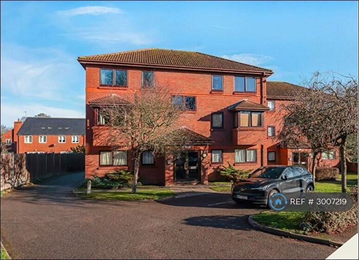 2 Bedroom Flat To Rent In Westbrook Court, Hitchin, SG4