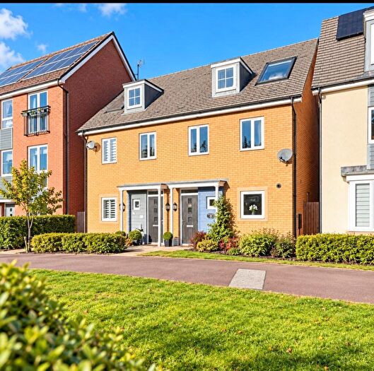3 Bedroom Semi-Detached House For Sale In Carter Grove, Wolverton, Milton Keynes, MK12