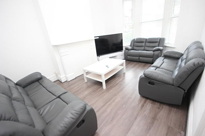 7 Bedroom Terraced House To Rent In Hawarden Avenue, Liverpool, L17