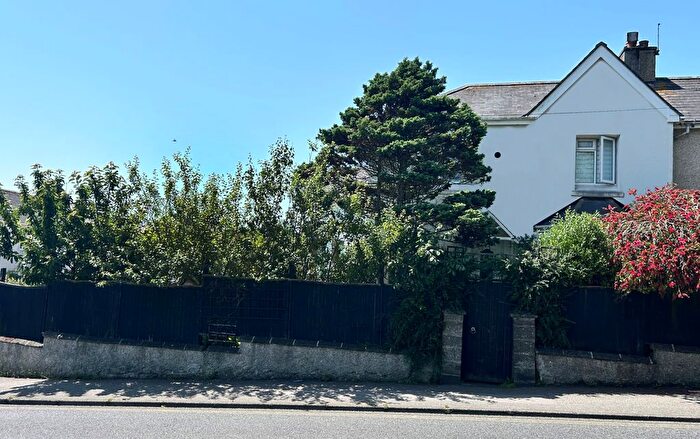 3 Bedroom Property For Sale In Penalverne Drive, Penzance, TR18