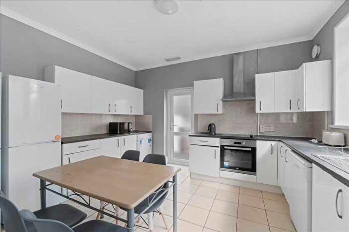 6 Bedroom Terraced House To Rent In Beechwood Avenue, Plymouth, PL4
