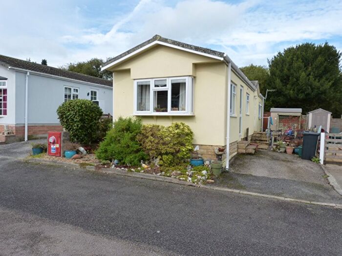 2 Bedroom Mobile/park Home For Sale In Valley View Park, Bugle, PL26