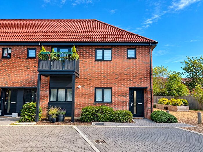 2 Bedroom Flat For Sale In Jacklin Close, Hardwick, CB23