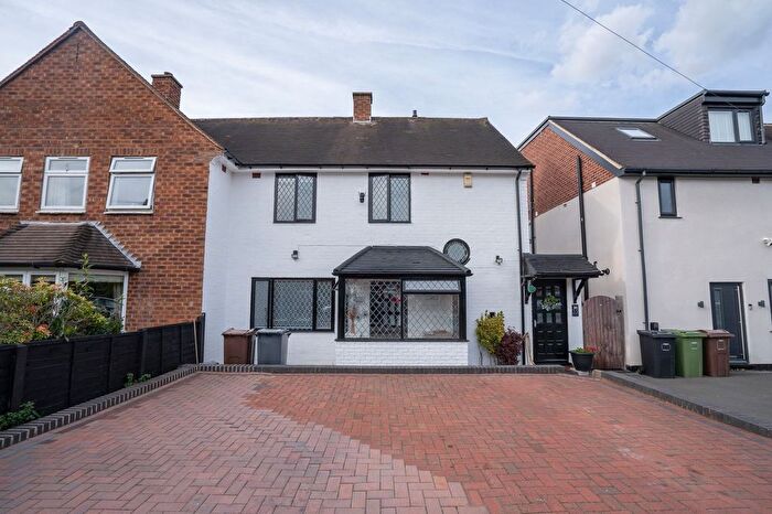 3 Bedroom Semi-Detached House For Sale In Colesbourne Road, Solihull, B92