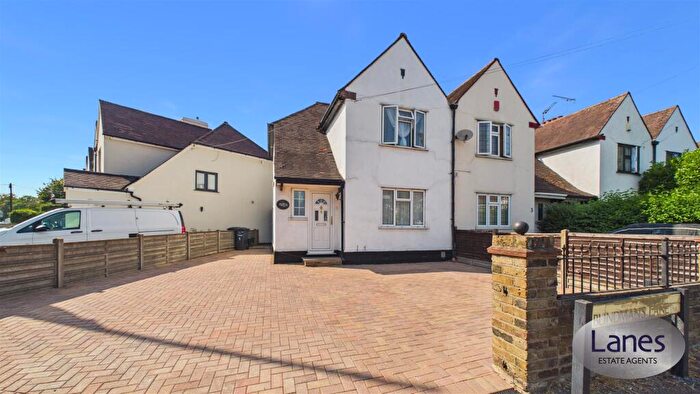 3 Bedroom House To Rent In Blindmans Lane, Cheshunt, EN8