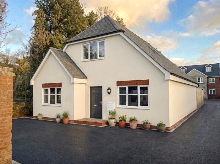 3 Bedroom Bungalow For Sale In The Avenue, Wilton, Salisbury, SP2