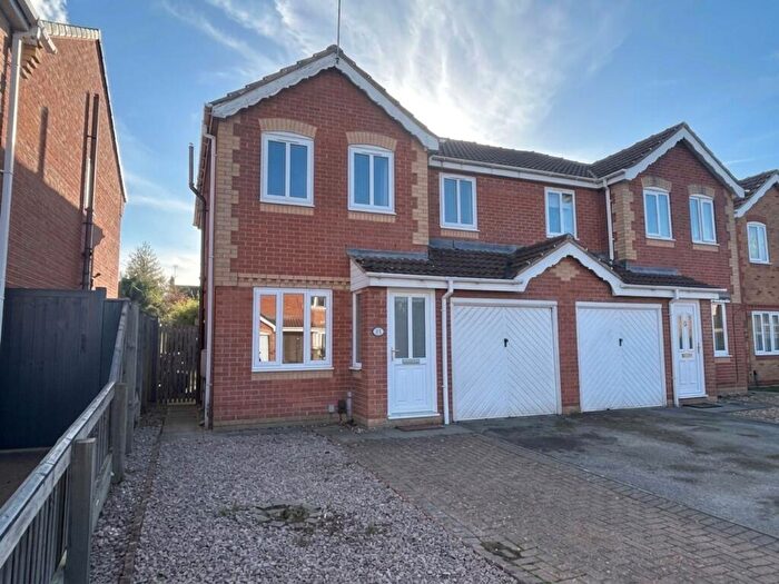 3 Bedroom Semi-Detached House To Rent In Baysdale Grove, Grantham, NG31