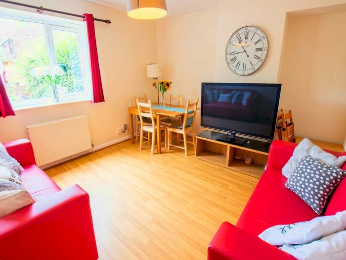 6 Bedroom Property To Rent In Mandeville Road, Canterbury, Kent, CT2