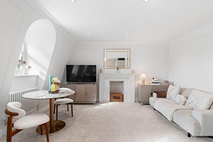 1 Bedroom Terraced House For Sale In Westgate Terrace, Chelsea, SW10
