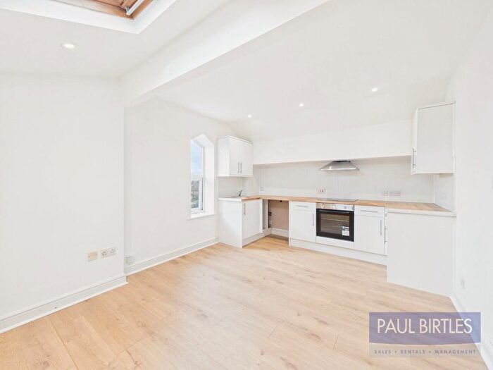 2 Bedroom Flat To Rent In Flixton Road, Urmston, Trafford, M41