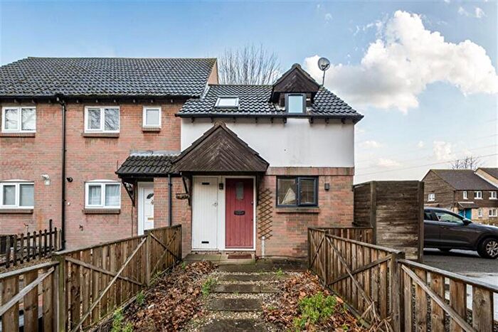 1 Bedroom End Of Terrace House For Sale In Emerald Close, E16