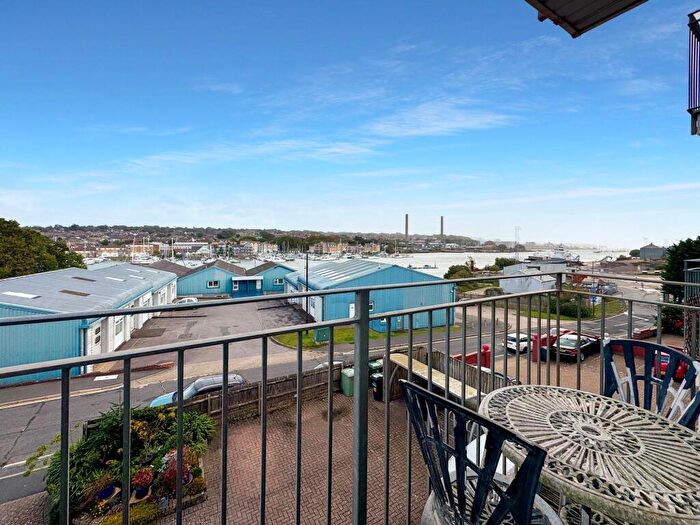 2 Bedroom Property To Rent In Arctic Road, Cowes, PO31
