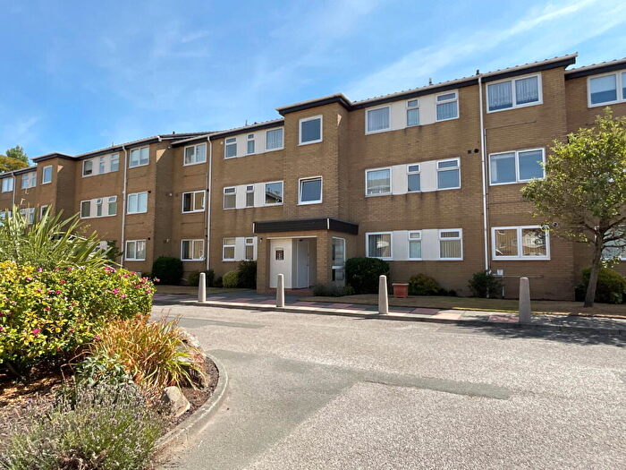 2 Bedroom Flat For Sale In Lulworth Road, Birkdale, Southport, PR8