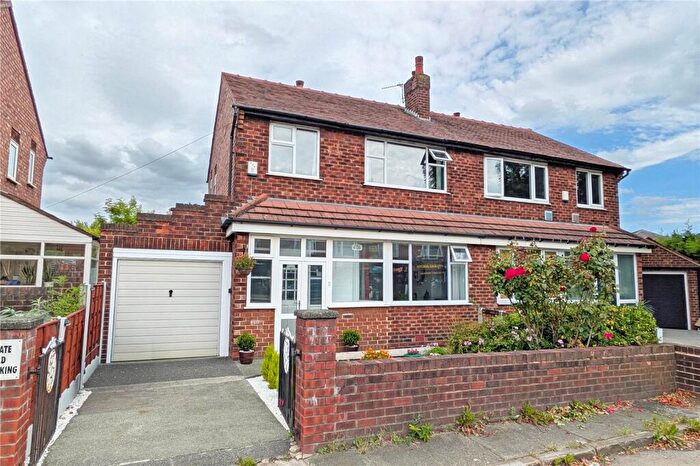 3 Bedroom Semi-Detached House For Sale In Manchester Road, Denton, Tameside, M34