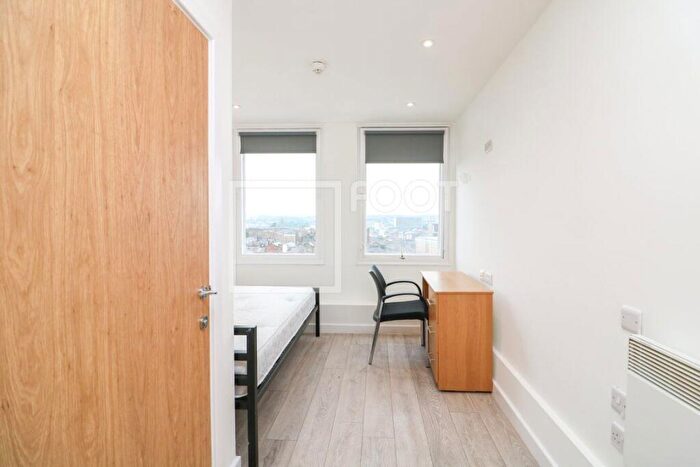 Flat To Rent In Colonnade House, Bradford, BD1