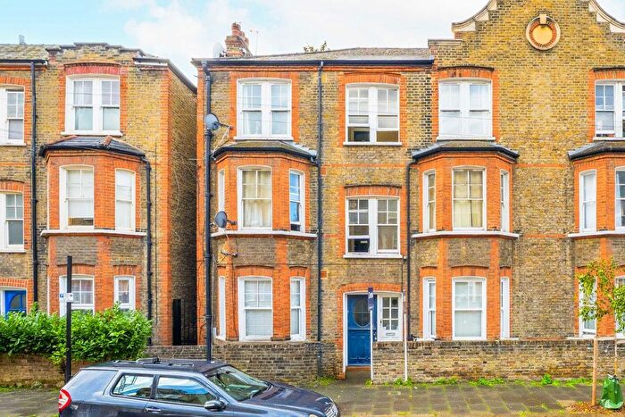 3 Bedroom Property To Rent In Cato Road, Clapham, SW4