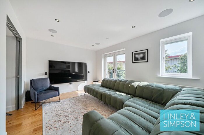 3 Bedroom Town House For Sale In Cable Place, Hunslet, Leeds, LS10