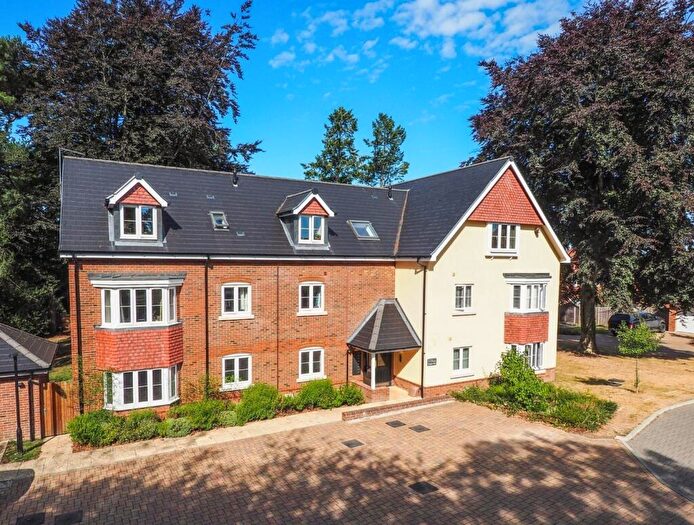 2 Bedroom Flat For Sale In Rudgard Way, Liphook, Hampshire, GU30