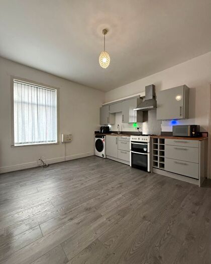2 Bedroom Flat To Rent In Bank Street, Manchester, M11