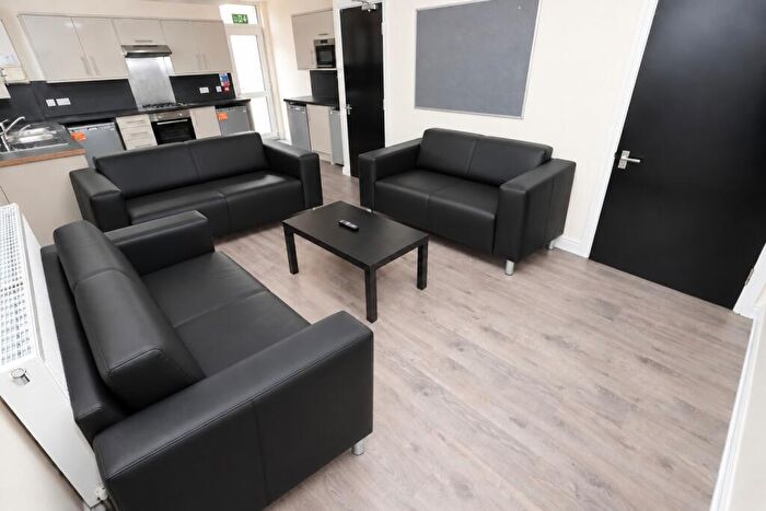 7 Bedroom End Of Terrace House To Rent In Connaught Road, Liverpool, L7