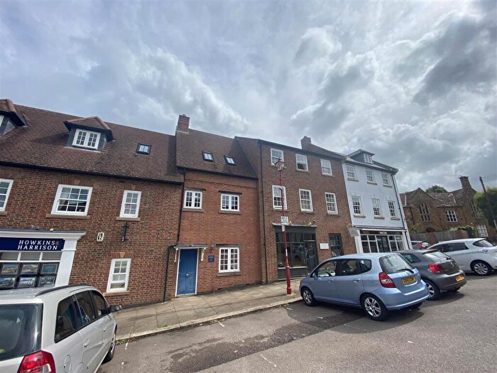 2 Bedroom Flat To Rent In Market Square, Daventry, NN11