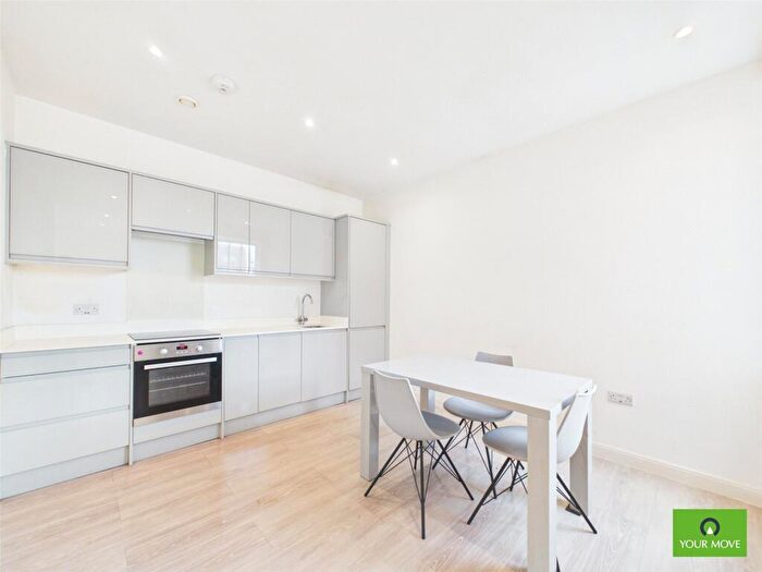 Flat To Rent In High Street, Hornchurch, RM12