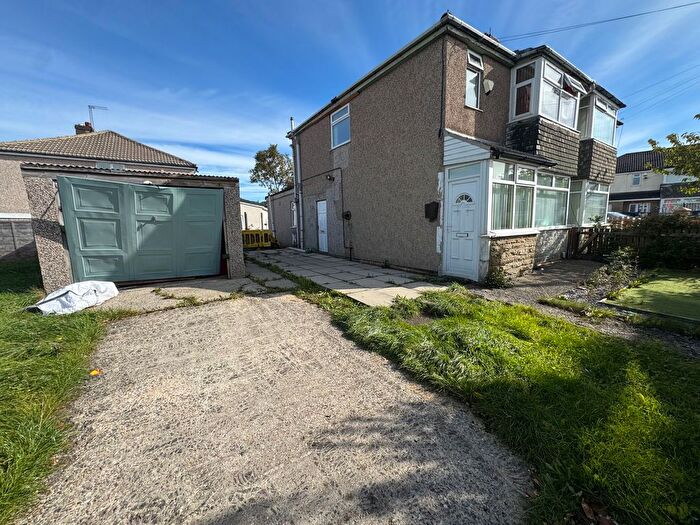 3 Bedroom Semi-Detached House To Rent In Flockton Close, Bradford, BD4