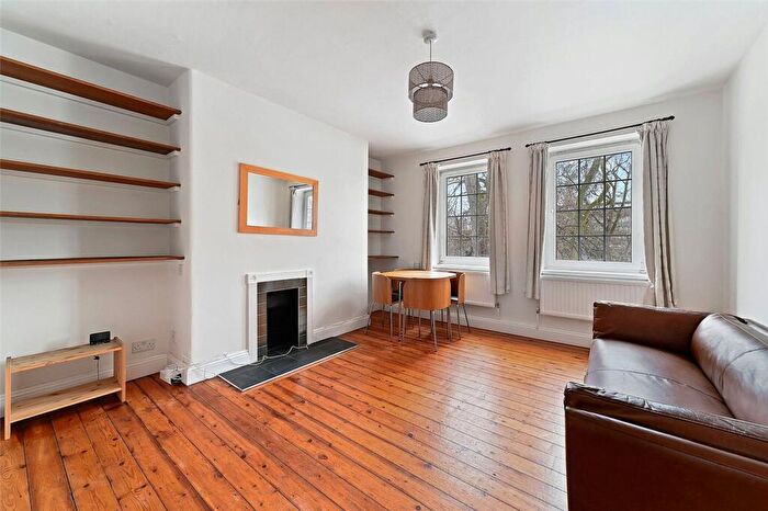 3 Bedroom Apartment For Sale In Guide Price £, - £, Roman Road, Bethnal Green, E2
