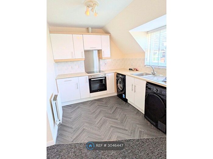 2 Bedroom Flat To Rent In Pavior Road, Nottingham, NG5