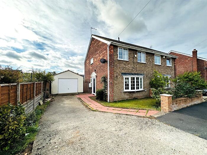 3 Bedroom Semi-Detached House For Sale In Meadow Garth, Thorpe Willoughby, Selby, YO8
