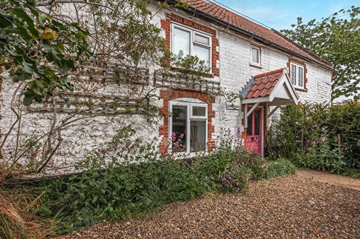 2 Bedroom Cottage For Sale In Le Strange Court, High Street, Hunstanton, PE36