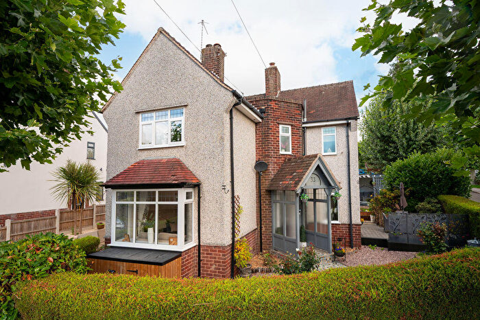 3 Bedroom Detached House For Sale In Rhodes Avenue, Chesterfield, S41