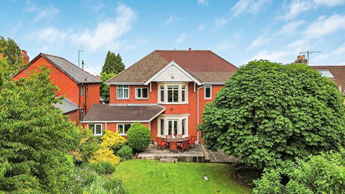 5 Bedroom Detached House For Sale In Cricklade Road, Swindon, SN2