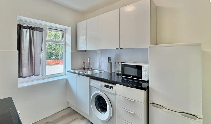 2 Bedroom Flat To Rent In North End Road, Wembley, HA9
