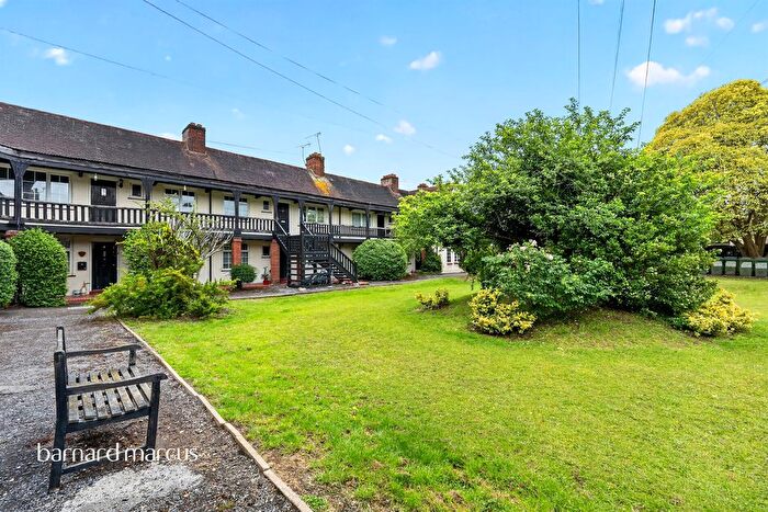 2 Bedroom Flat For Sale In Court Farm Gardens, Epsom, KT19