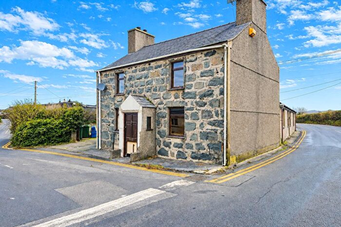 4 Bedroom Semi-Detached House For Sale In Siop Yr Efail, Efailnewydd, LL53