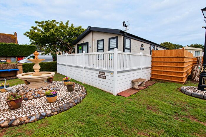 2 Bedroom Bungalow For Sale In Wayside Caravan Park, Way Hill, Minster, Ramsgate, CT12