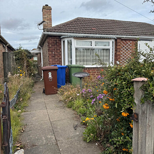 2 Bedroom Semi-Detached Bungalow For Sale In Revesby Avenue, Grimsby, DN34