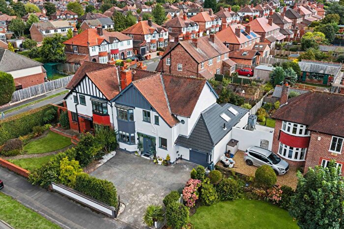 4 Bedroom Semi-Detached House For Sale In Knutsford Road, Grappenhall, WA4