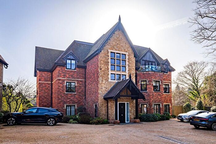 2 Bedroom Apartment For Sale In Portsmouth Road, Guildford, Surrey, GU2