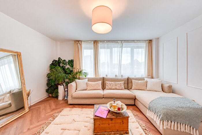 2 Bedroom Maisonette For Sale In Weymouth Terrace, London, E2