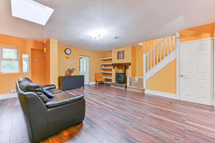 3 Bedroom Terraced House To Rent In Alfred Road, Sutton, SM1
