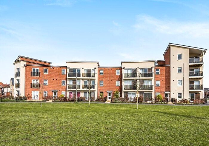 2 Bedroom Flat For Sale In Pondecroft, Aylesbury, Buckinghamshire, HP18